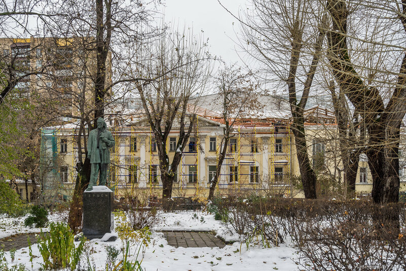 Бульвар 25. Усадьба Яковлева - дом Герцена - дом Грибоедова - Массолит. Дом Герцена на Тверском бульваре 25. Тверской бульвар 25 литературный институт. Дом Герцена литературный институт.